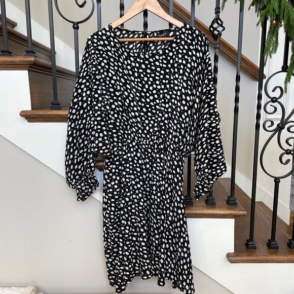 GiGiO Black & White Polka Dot Dress with Batwing Sleeves, Size M, NWOT - Picture 6 of 10